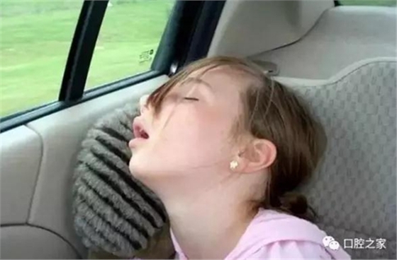 睡覺(jué)流口水怎么回事 睡覺(jué)流口水怎么回事