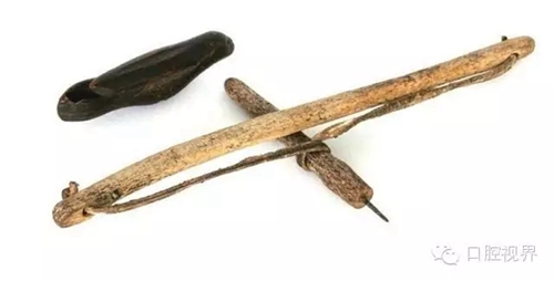 以前牙醫(yī)是怎樣虐待人們牙齒的？ 看完了就知道現(xiàn)在看牙多舒適了！